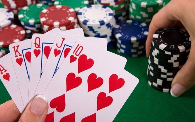 Khám Phá Thùng Phá Sảnh Là Gì Trong Game Poker